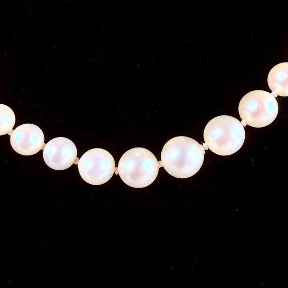 VTG Natural Pearl Graduated Necklace Silk Hand Knotted Solid 14K Gold Clasp 18” - Picture 4 of 7